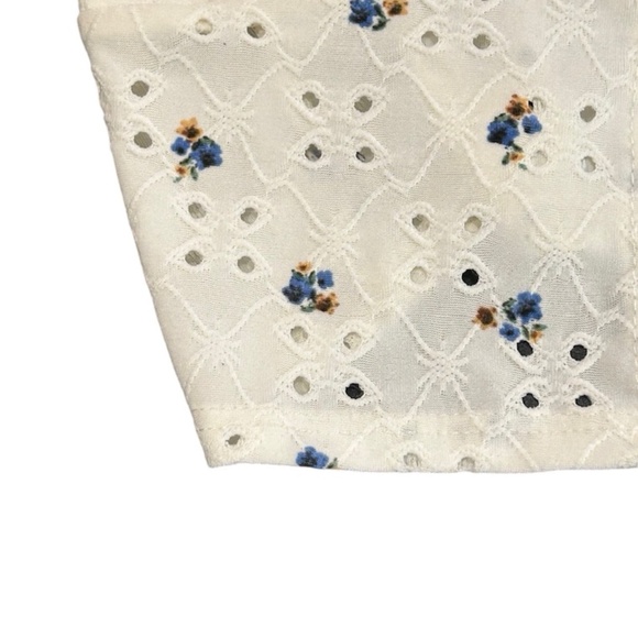 Windsor Women's White and Floral Front Lace Up Top Size Medium - Picture 4 of 11